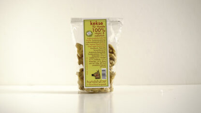 Vegan healthy cheese snacks for dogs. With vegan fermented cashew nuts.