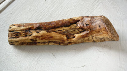 A superfície desses ossos de mastigação veganos naturais de hundsfutter lembram ossos de animais. No entanto, os brinquedos são 100% veganos e amigos dos animais.