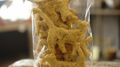 .Extra thin cat-shaped vegan cheese snacks - natural, healthy, delicious!