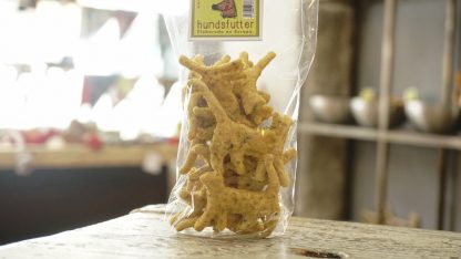 .Snacks de queso vegano extra finos en forma de gato - ¡naturales, saludables, deliciosos! en la probada bolsa de celofán compostable
